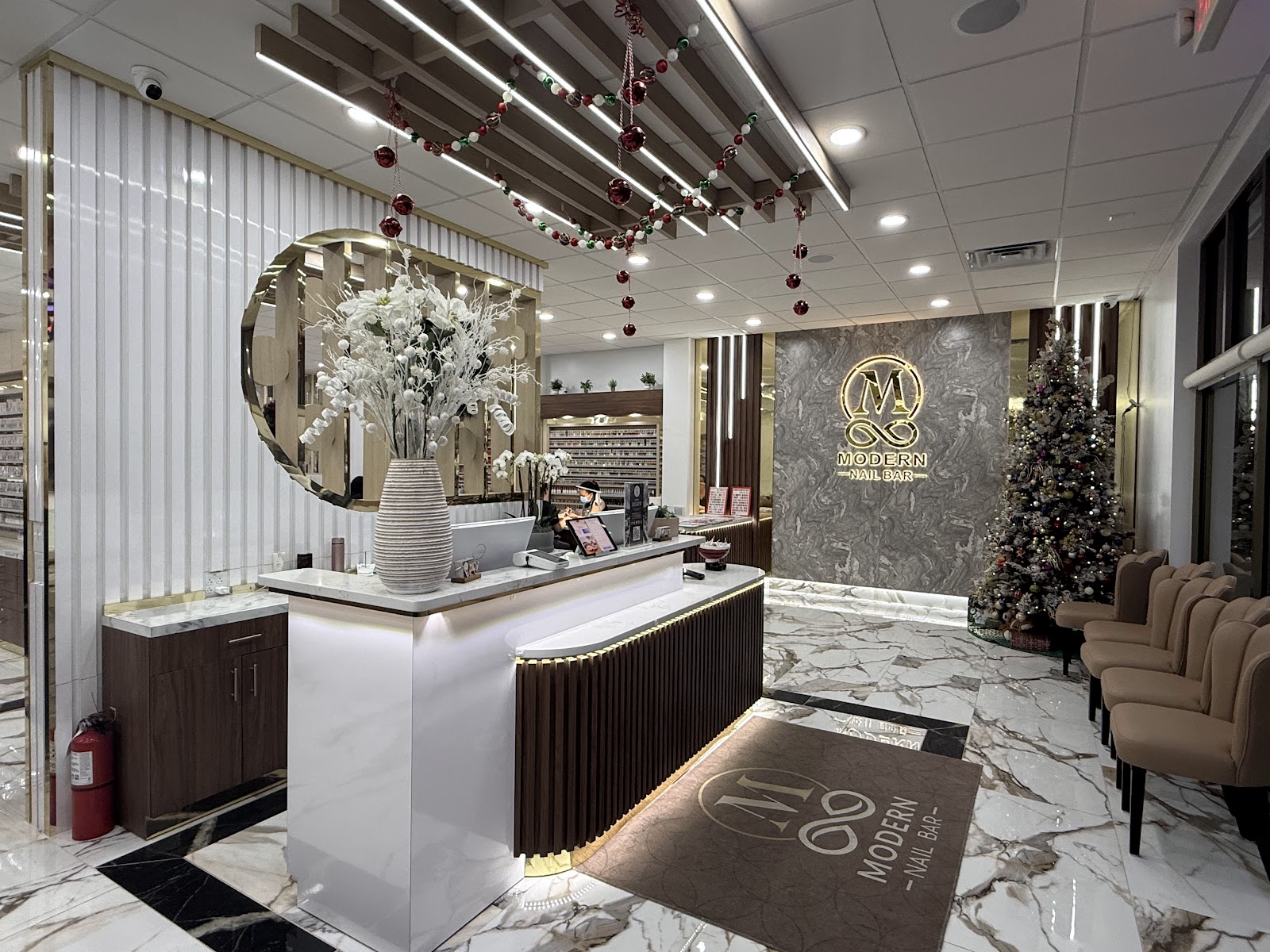 Modern Nail Bar nail photo 2
